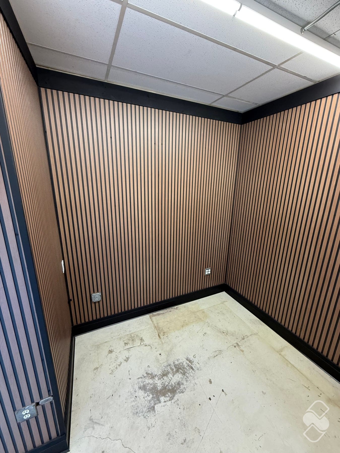 Turning a corner of the shop into a real office